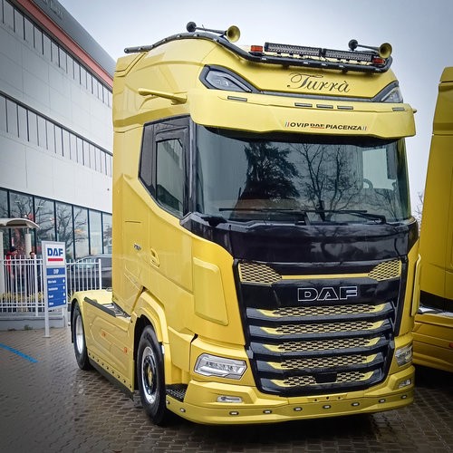[7DFXFZKTYPE5L] Zonneklep voor DAF XF/XG - 5 Lampengaten