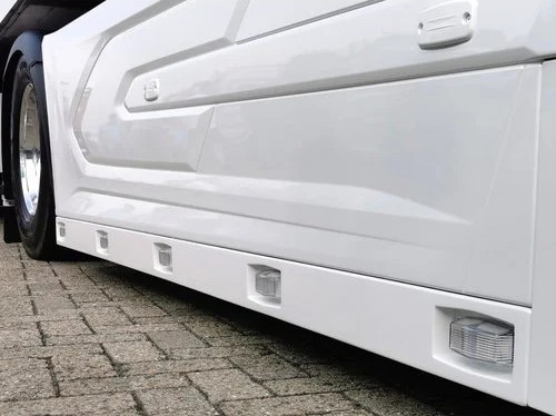 [2DFXFXGZV5DB] Sideskirt Verlengers voor DAF XF/XG/XG+ Met 5 Lampgaten voor Dubbelbranders